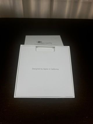 Apple AirPods con Estuche de Carga