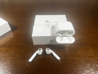 Apple AirPods con Estuche de Carga