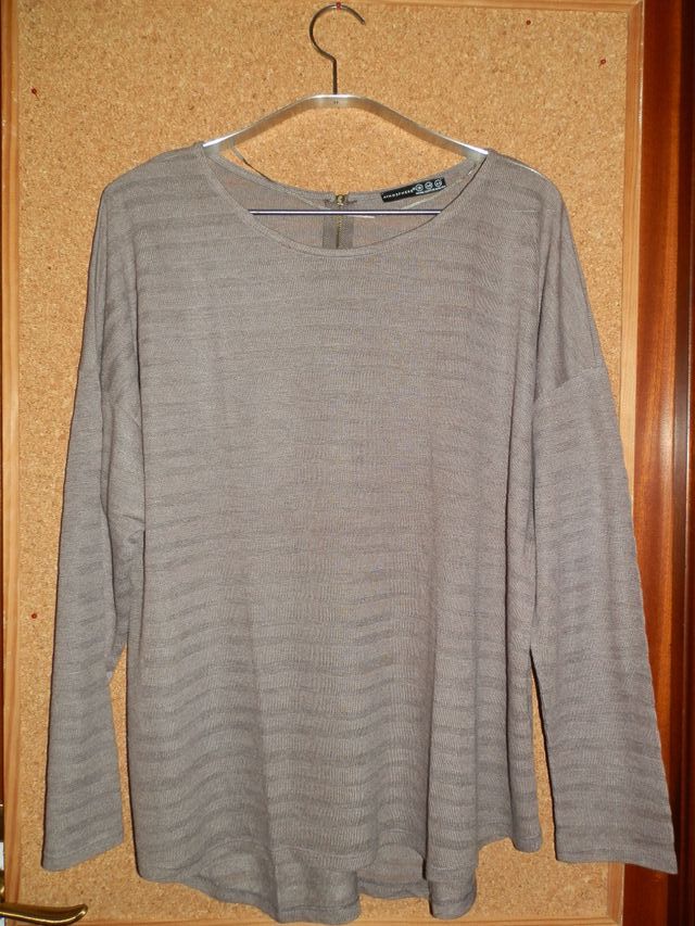 Sweter con cierre trasero