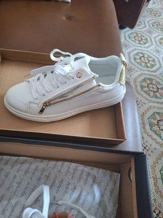 Scarpe bianche sneackers