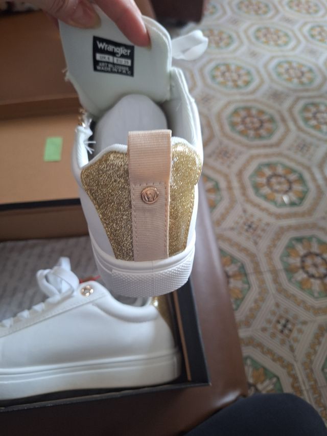 Scarpe bianche sneackers