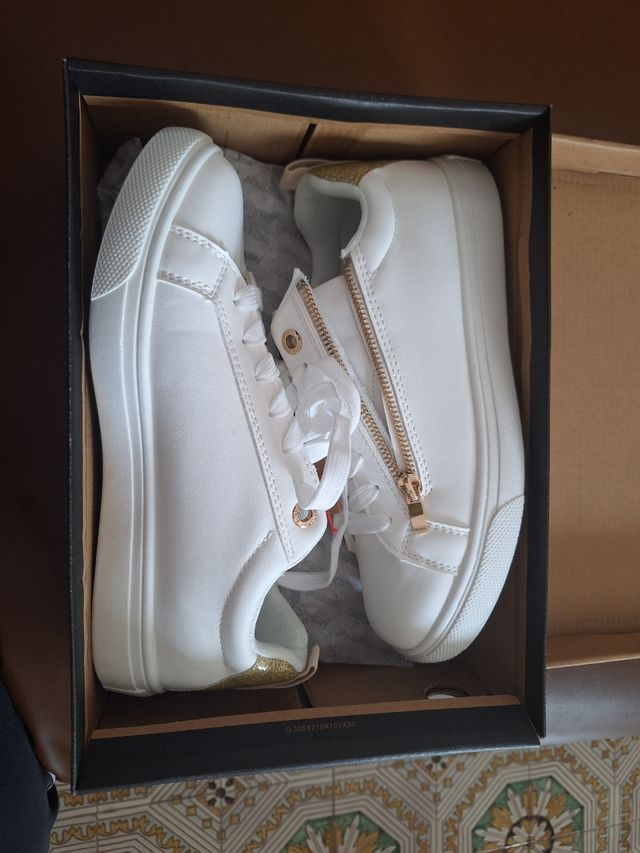 Scarpe bianche sneackers