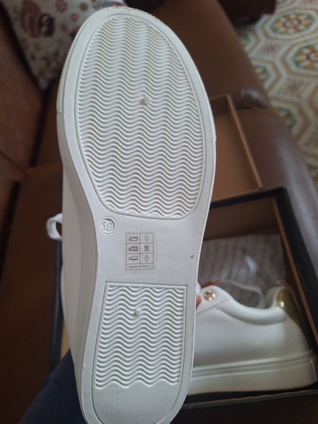 Scarpe bianche sneackers