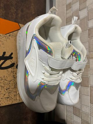 Botines niña con rueda