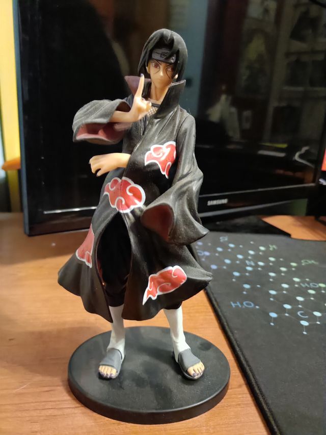 Figura de accion Itachi