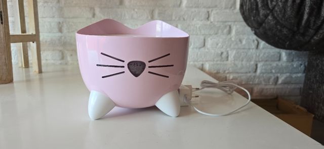 Fente/ bebedero para gatos