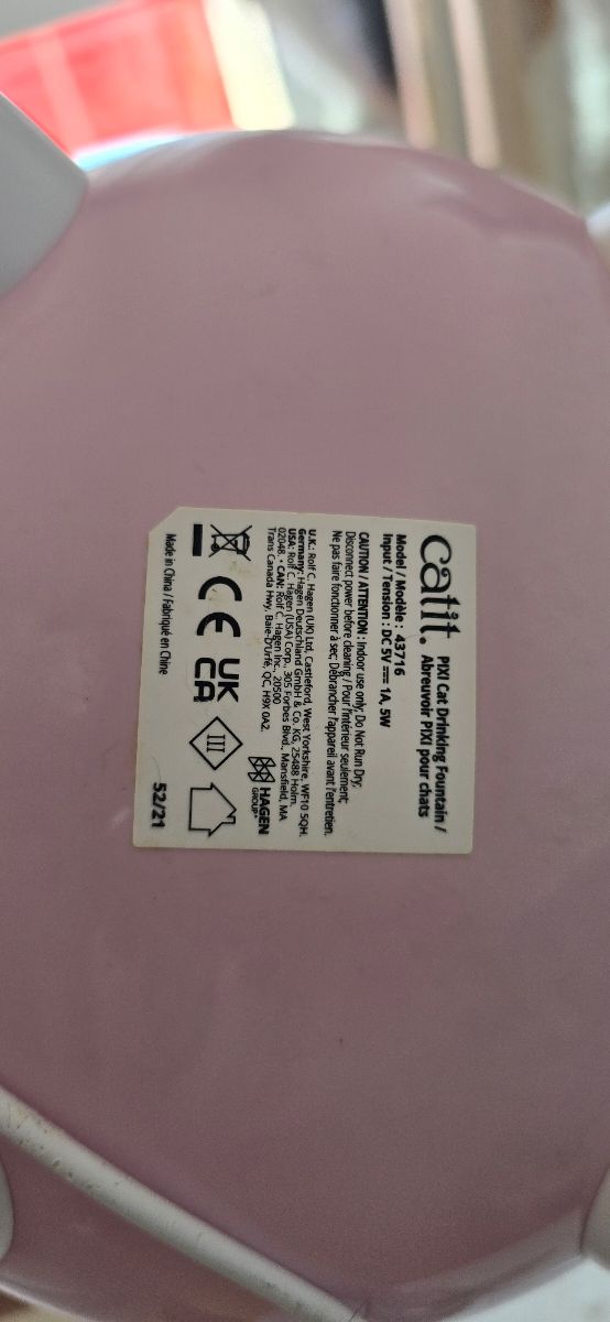 Fente/ bebedero para gatos