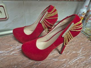 Varios zapatos fiesta