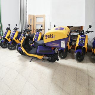 Moto elèctrica NIU 125cc/ Moto eléctrica NIU 125cc