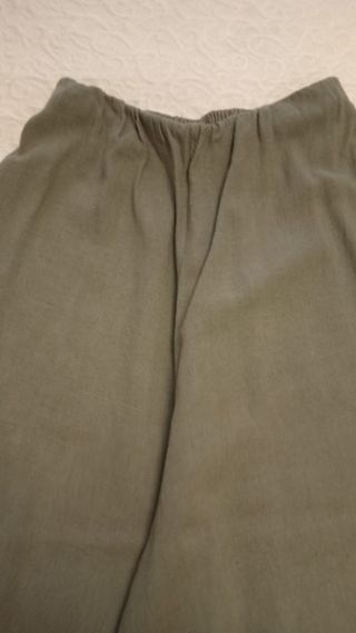 Pantalón ancho verde talla única nuevo.