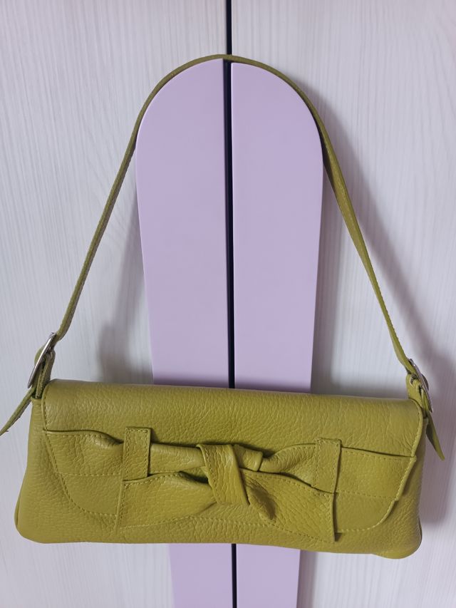 Bolso verde de piel
