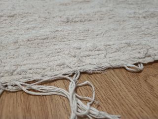 Alfombra de lana blanca