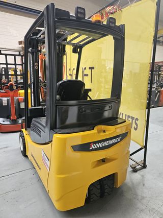 SE VENDE / ALQUILA CARRETILLA ELEVADORA ELECTRICA