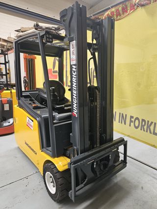 SE VENDE / ALQUILA CARRETILLA ELEVADORA ELECTRICA