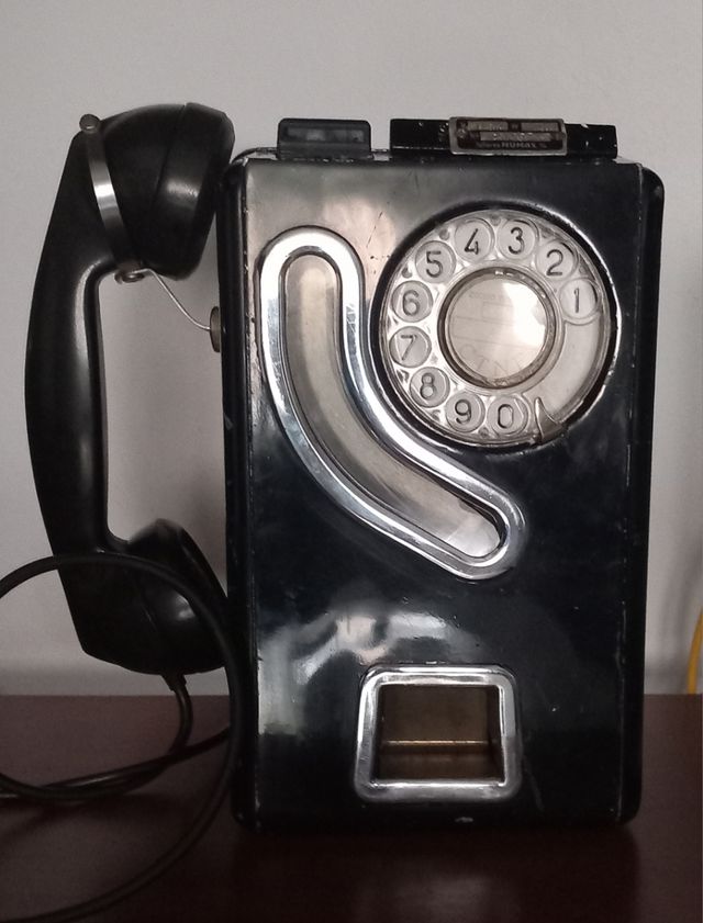 Teléfono antiguo de fichas Standard