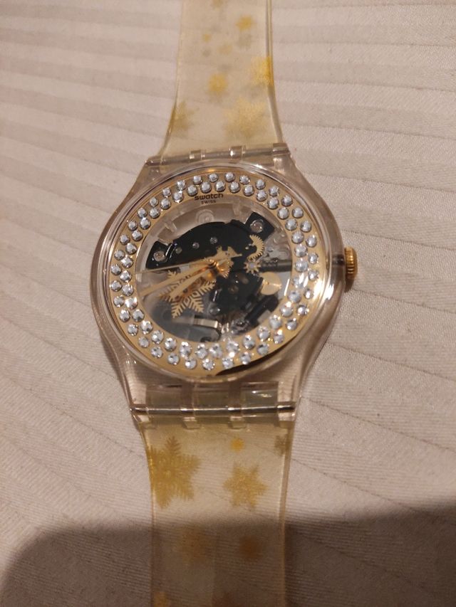 Reloj marca Swatch diámetro 42 mm.