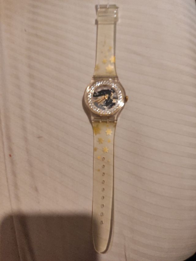 Reloj marca Swatch diámetro 42 mm.