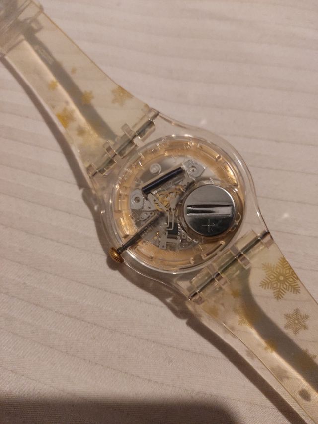 Reloj marca Swatch diámetro 42 mm.