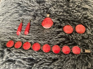 Pulsera, colgante y pendientes
