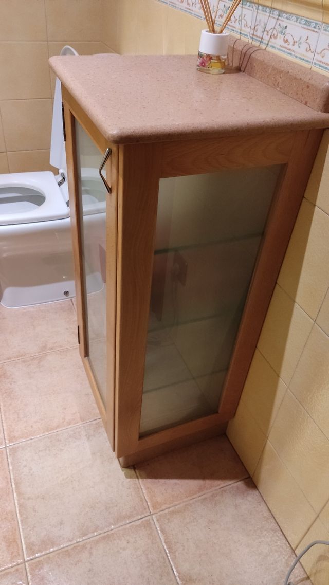 Vitrina de madera de haya