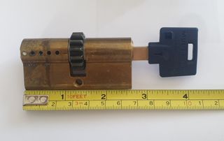 Cerradura seguridad puerta