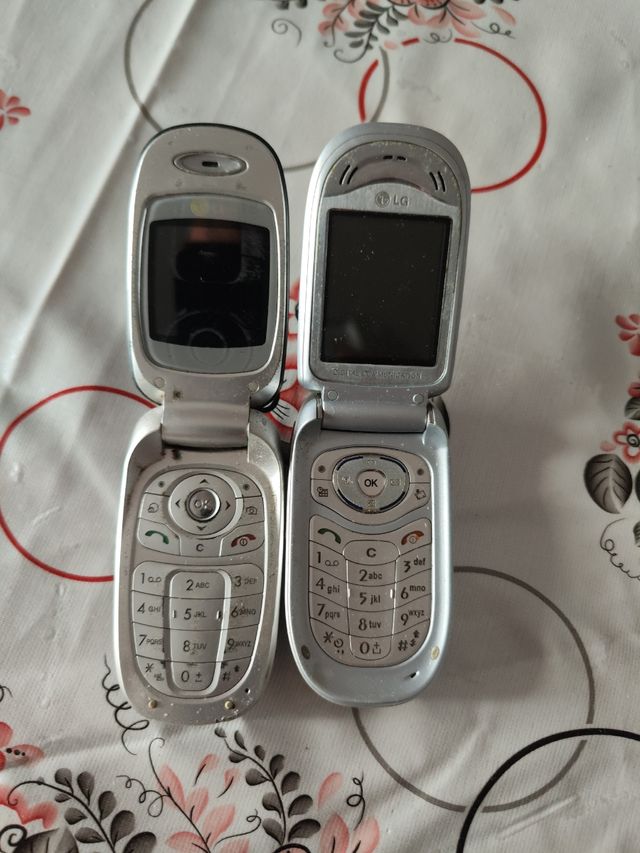 2 telemóveis LG