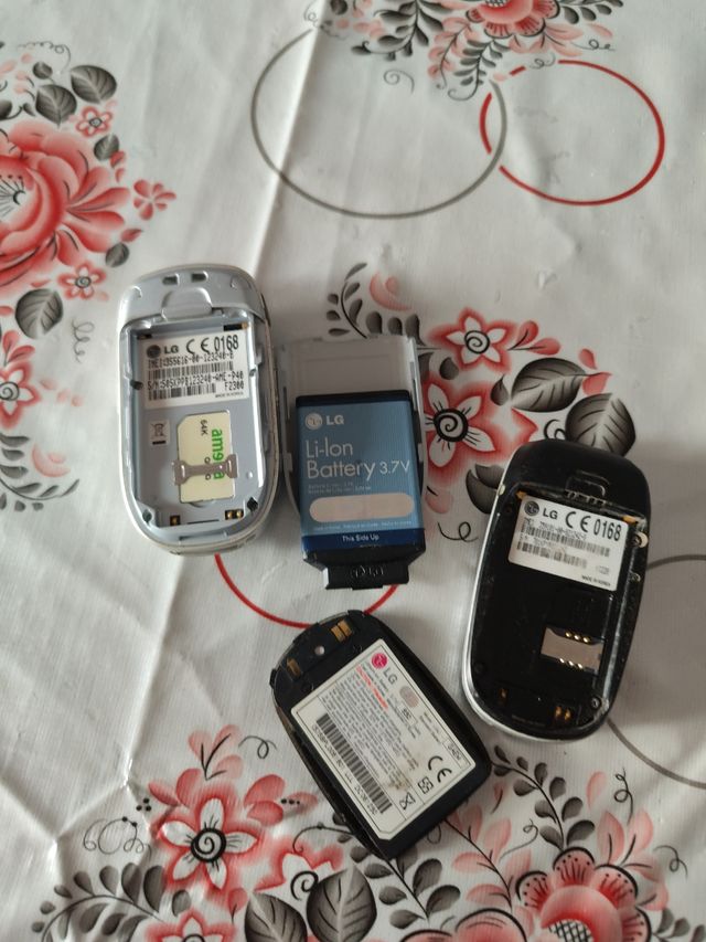 2 telefoni cellulari LG