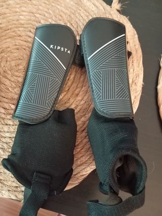 Botas futbol y espinilleras 
