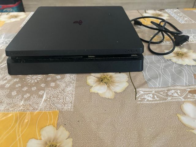 PS4 slim da 500 GB