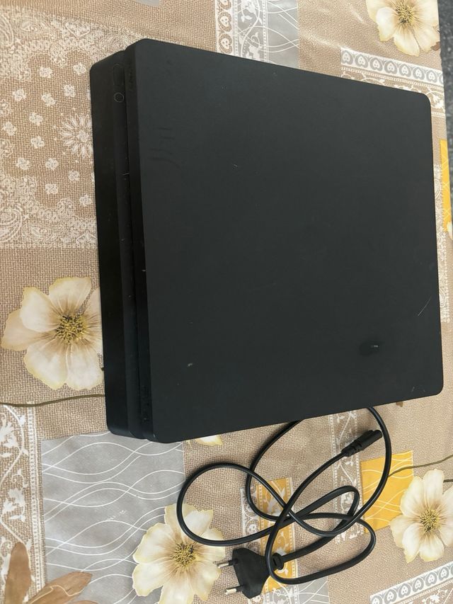 PS4 slim da 500 GB