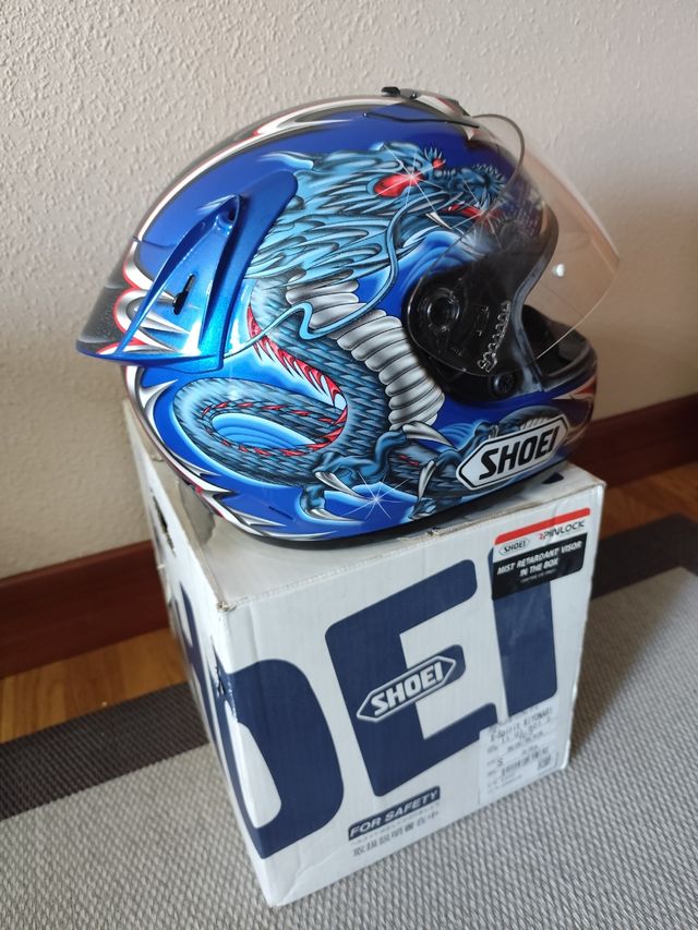 Capacete Shoei.