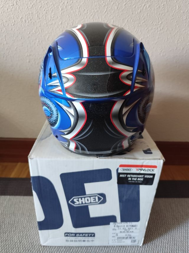 Capacete Shoei.
