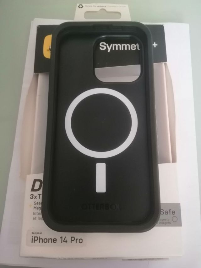 Custodia Symmetry per iPhone 14 PRO