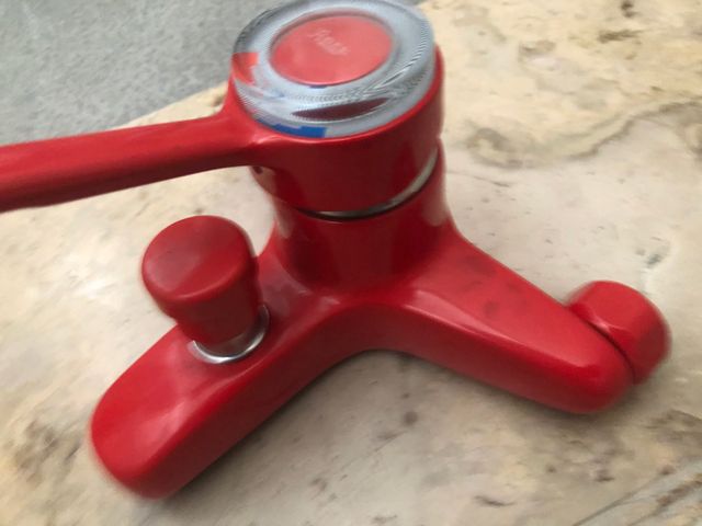 Torneira Roca Monodin vermelha nova