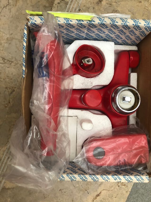 Torneira Roca Monodin vermelha nova