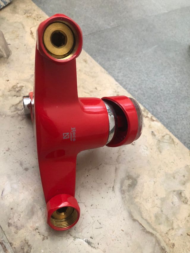 Torneira Roca Monodin vermelha nova