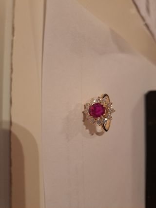 Anillo oro de 18k con Rubíe y diamantes
