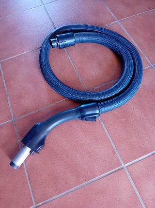 Tubo flexible aspirador.