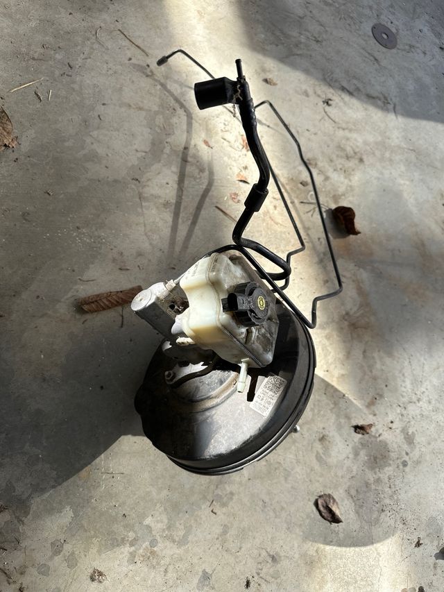 Bomba freno con servo.