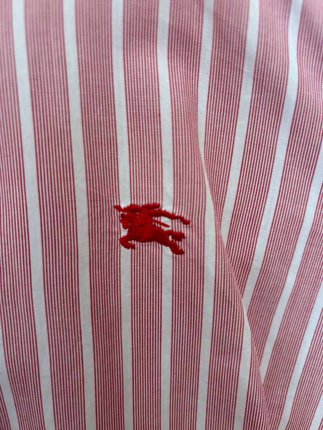 Camisa Burberry rayas blancas y rojas. Talla 38