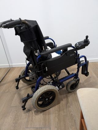 Silla de ruedas motorizada eléctrica