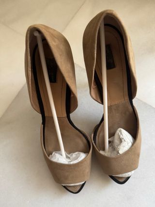 Zapatos tacon beige