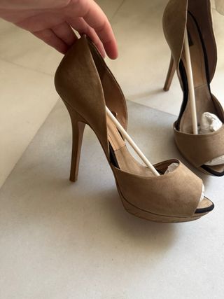 Zapatos tacon beige