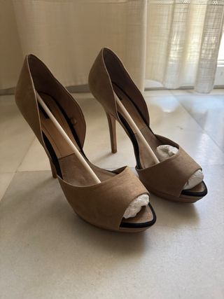 Zapatos tacon beige