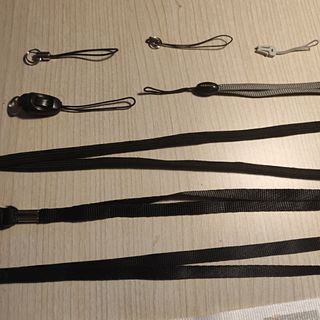 Custodie, auricolari e lacci per telefonia