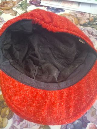 Cappello rosso vintage