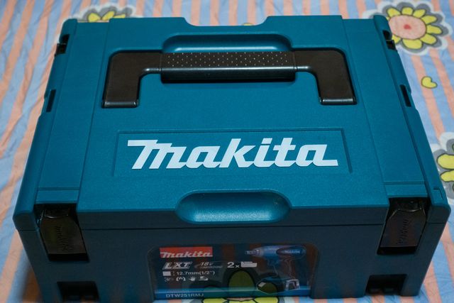 Atornillador impacto Makita 230Nm + 2 baterías 4Ah