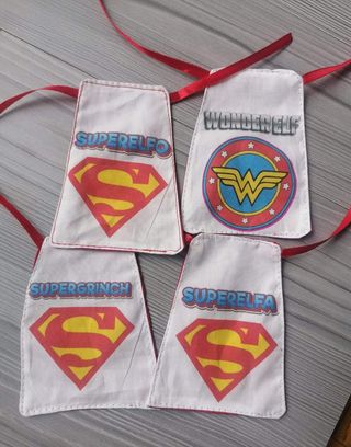 Avión, bebé y capa super elfo