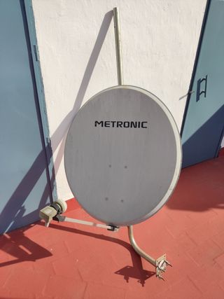 Antena parabólica 70cm.