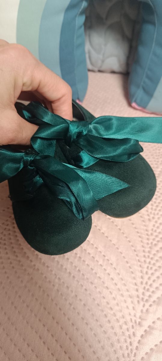 Zapato ante verde botella bebe